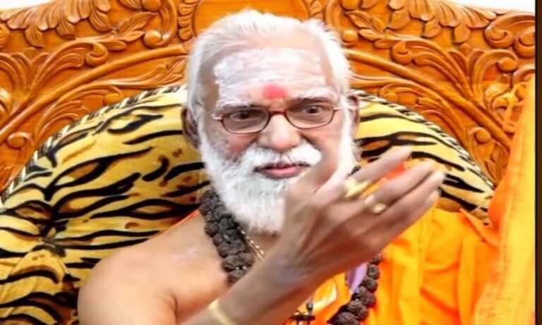 కుర్తాళం పిఠాధిపతి శ్రీ సిద్ధేశ్వరానంద భారతీ స్వామి